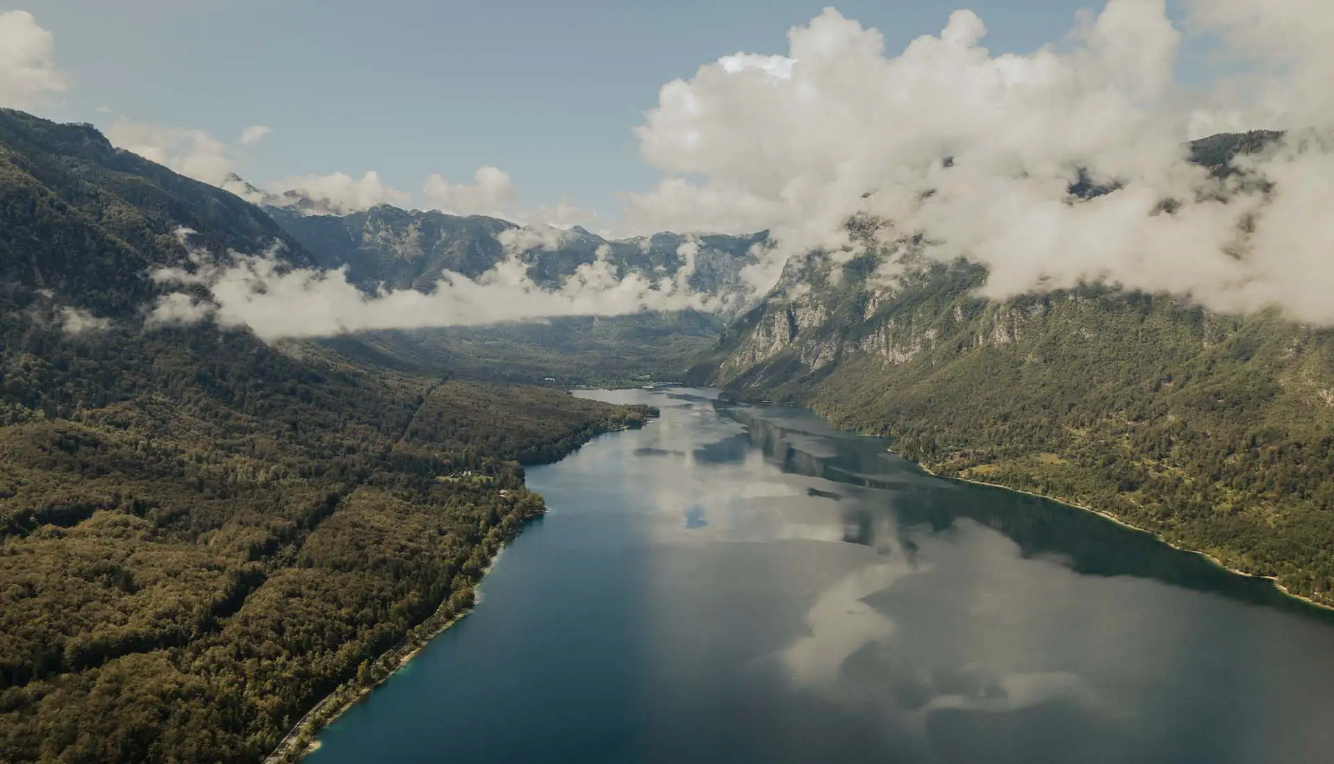 imagenes de viaje realizadas por mario de free live free ride con un drone de eslovenia