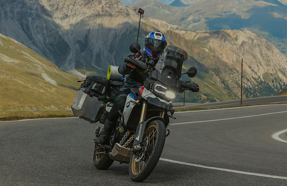 imagenes de viaje realizadas por mario de free live free ride con un drone de albania