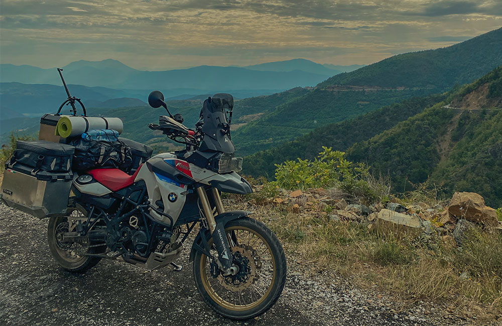 imagenes de viaje realizadas por mario de free live free ride con un drone de albania